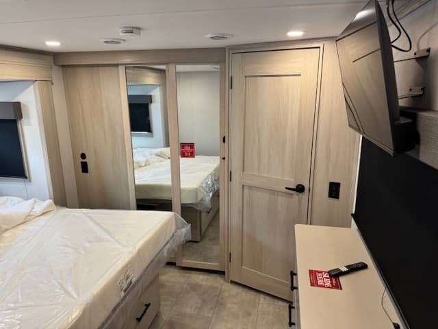 2026 Grand Design 2026 Grand Design Solitude - thumbnail 15