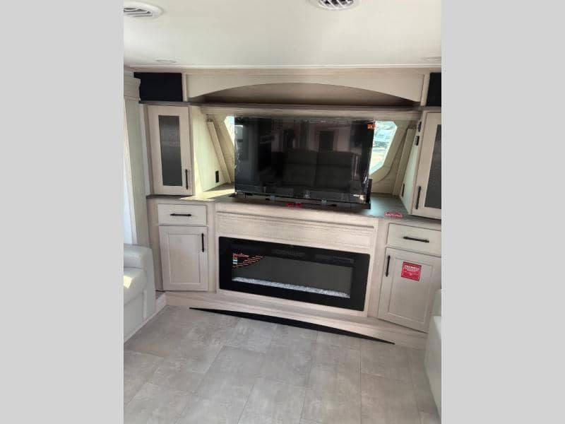 2026 Grand Design 2026 Grand Design Solitude - thumbnail 5