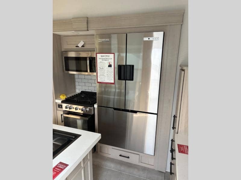 2026 Grand Design 2026 Grand Design Solitude - thumbnail 11