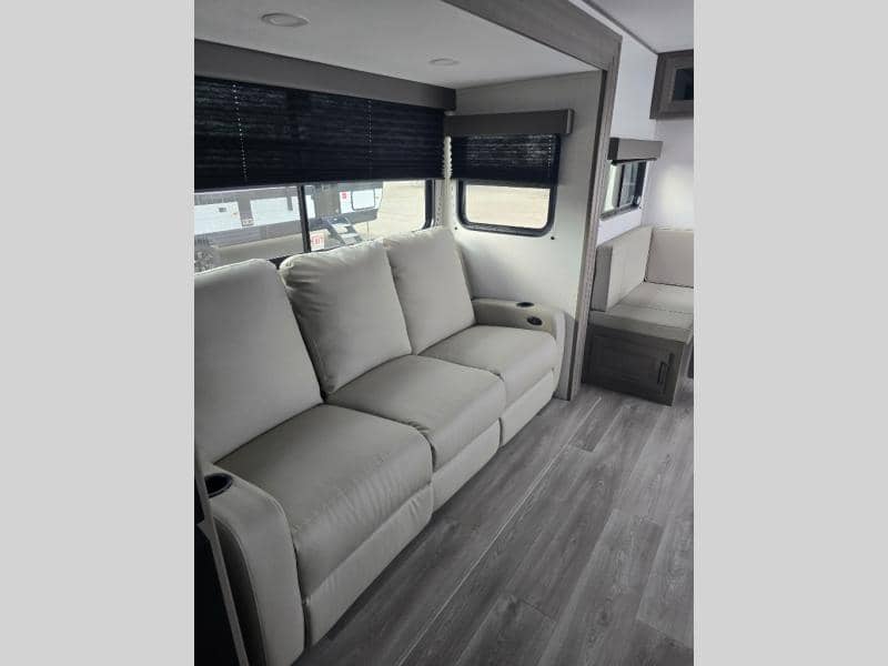 2026 Grand Design 2026 Grand Design Transcend - thumbnail 21