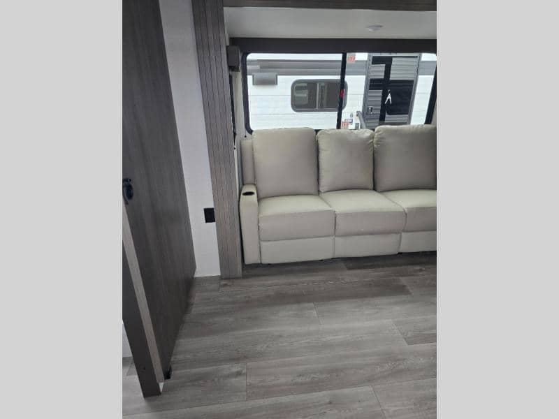 2026 Grand Design 2026 Grand Design Transcend - thumbnail 16