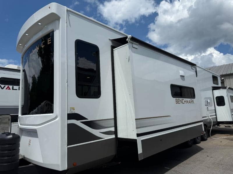 2026 Alliance RV 2026 Alliance RV Benchmark - thumbnail 4