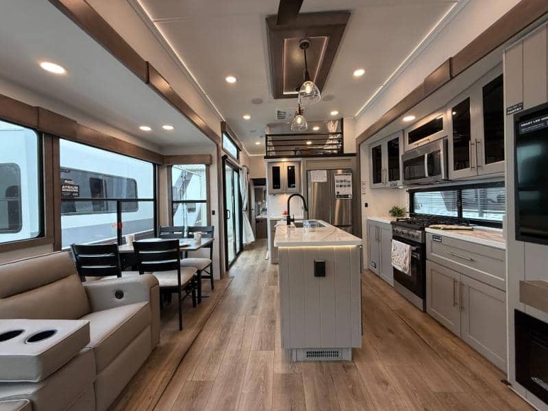 2026 Alliance RV 2026 Alliance RV Benchmark - thumbnail 6