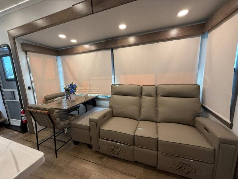 2026 Alliance RV 2026 Alliance RV Paradigm - thumbnail 19