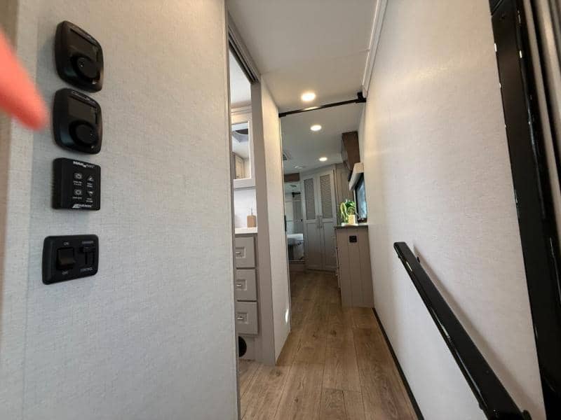 2026 Alliance RV 2026 Alliance RV Paradigm - thumbnail 25