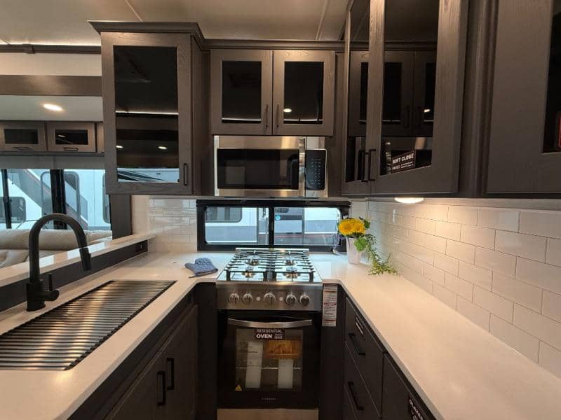 2025 Alliance RV 2025 Alliance RV Valor - thumbnail 8