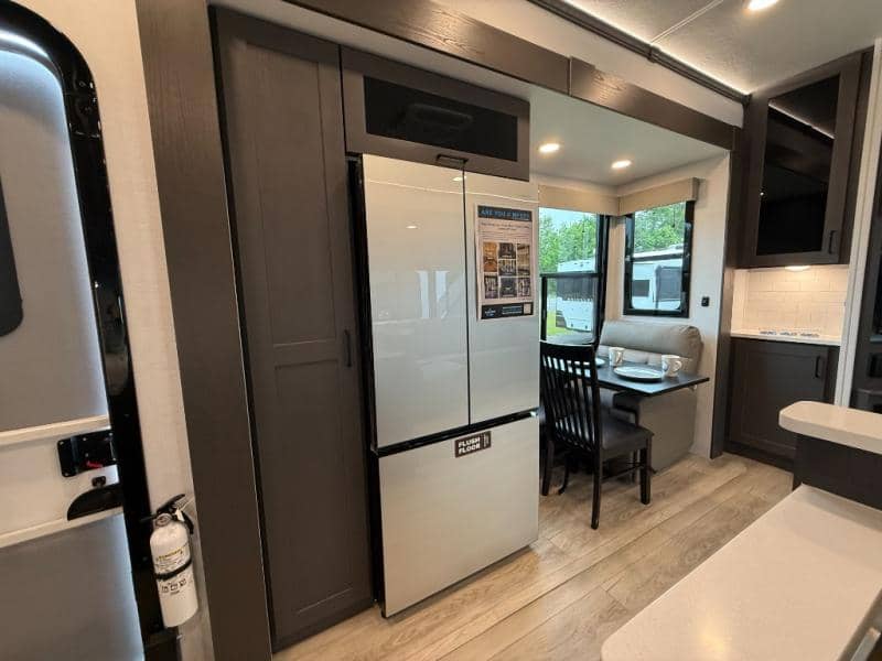 2025 Alliance RV 2025 Alliance RV Valor - thumbnail 10