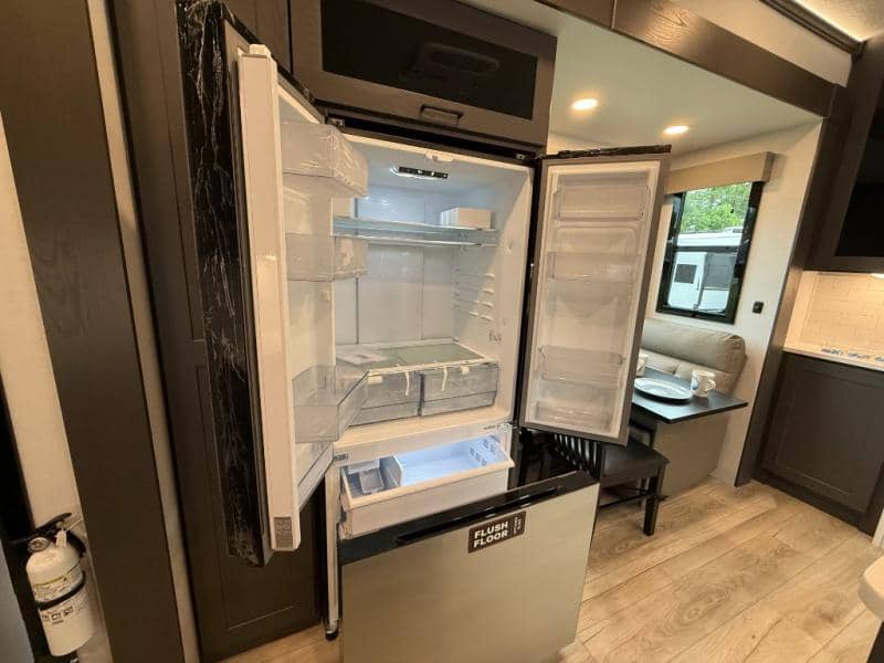 2025 Alliance RV 2025 Alliance RV Valor - thumbnail 11