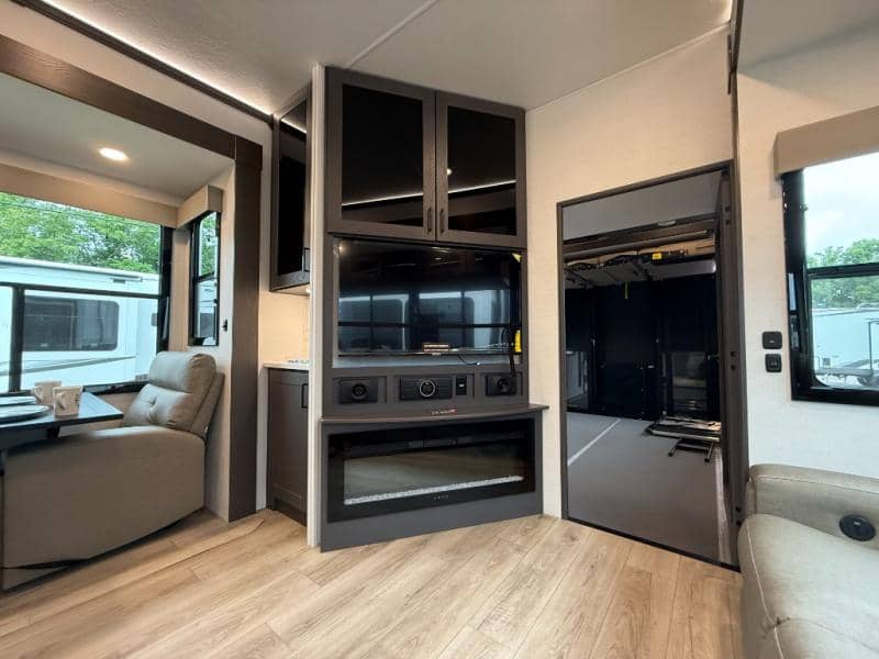 2025 Alliance RV 2025 Alliance RV Valor - thumbnail 15