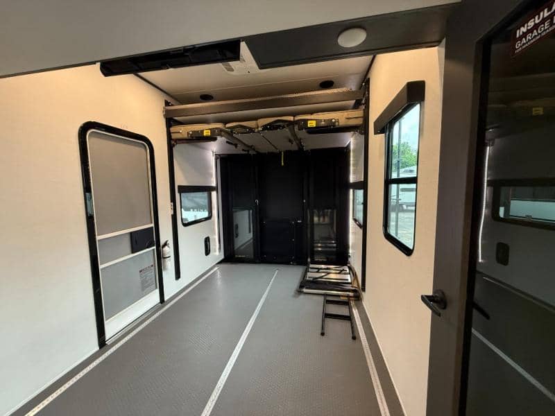 2025 Alliance RV 2025 Alliance RV Valor - thumbnail 16