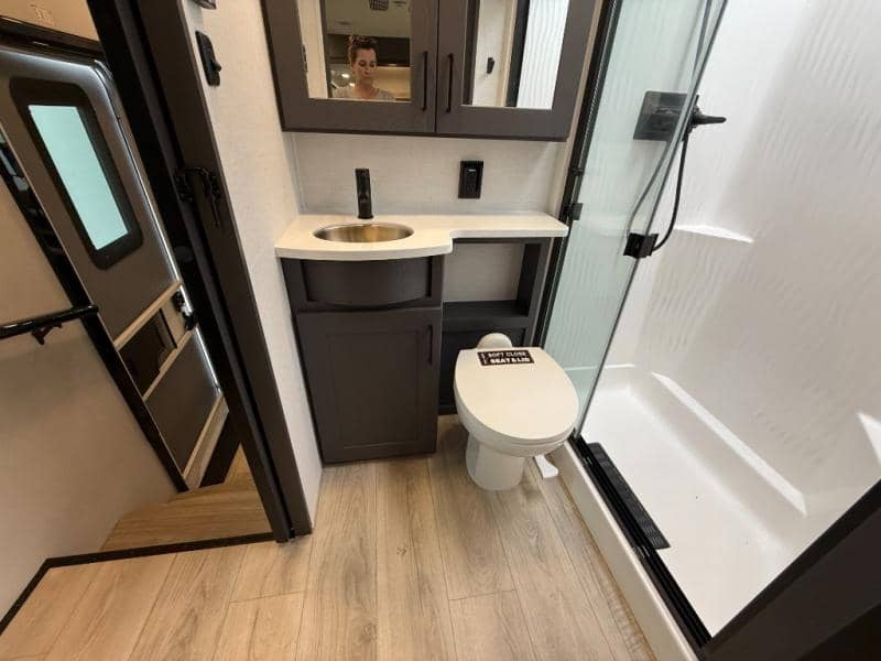 2025 Alliance RV 2025 Alliance RV Valor - thumbnail 24