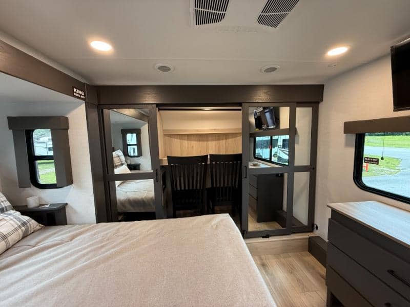 2025 Alliance RV 2025 Alliance RV Valor - thumbnail 28