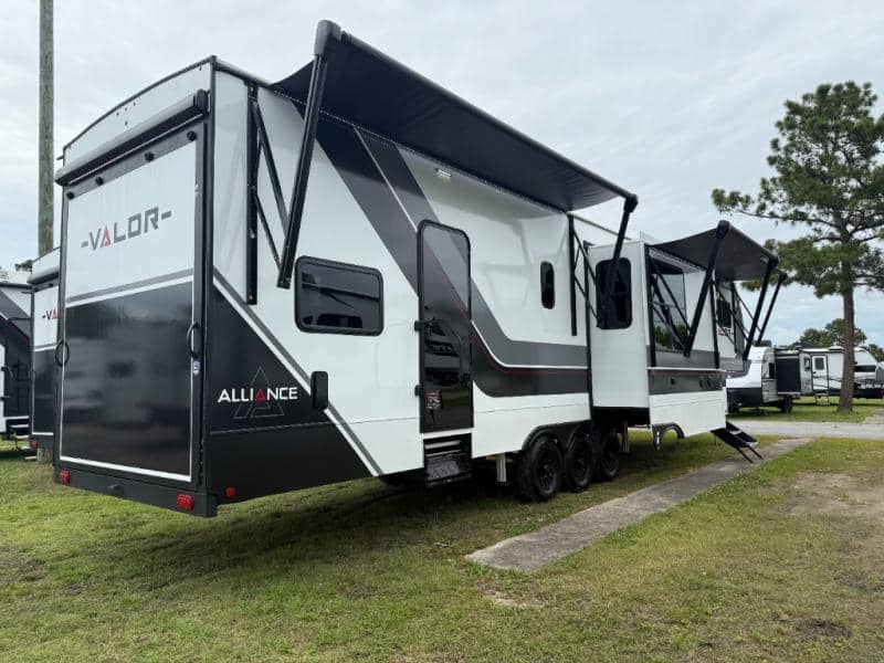 2025 Alliance RV 2025 Alliance RV Valor - thumbnail 34