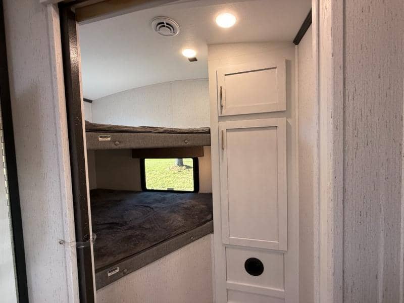 2023 Dutchmen 2023 Dutchmen Astoria - thumbnail 25