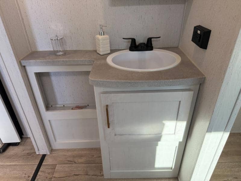 2023 Dutchmen 2023 Dutchmen Astoria - thumbnail 34