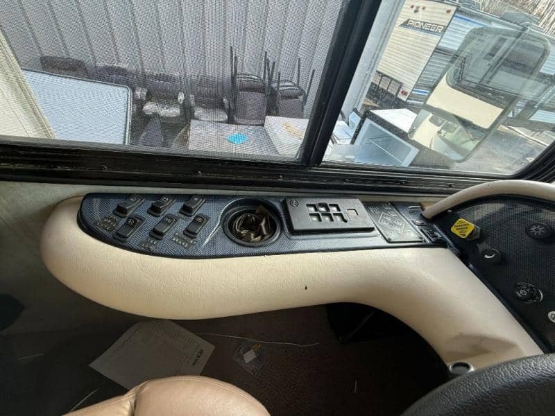 2004 Fleetwood 2004 Fleetwood Bounder - thumbnail 9