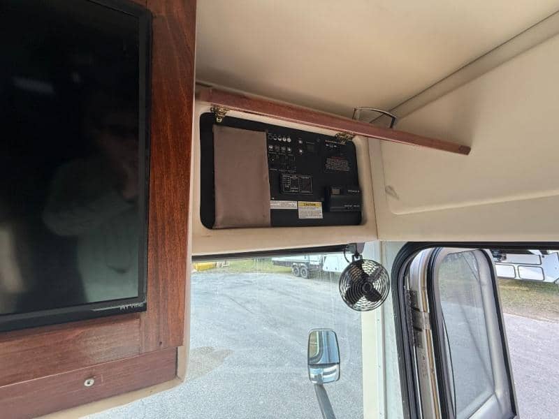 2004 Fleetwood 2004 Fleetwood Bounder - thumbnail 13