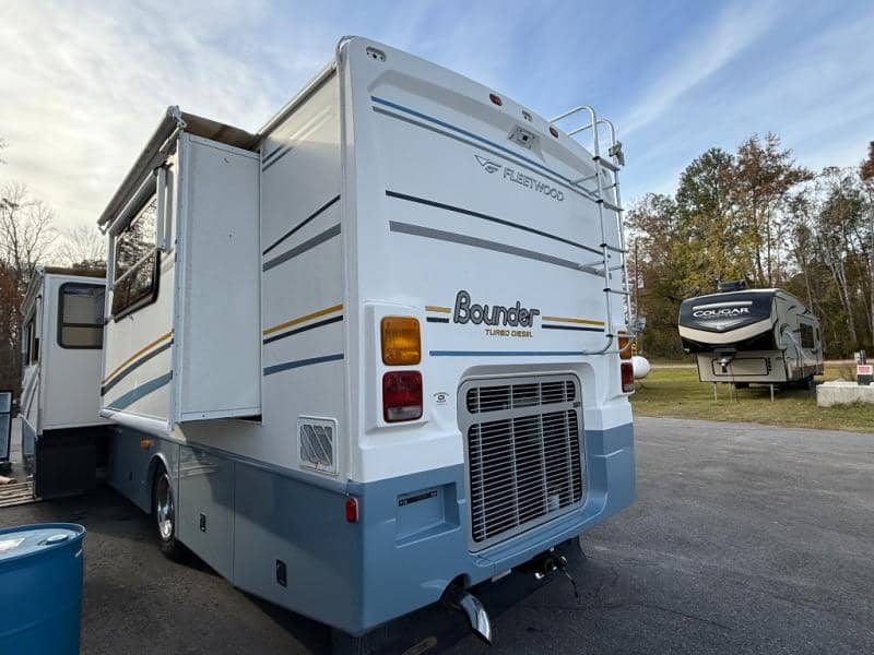 2004 Fleetwood 2004 Fleetwood Bounder - thumbnail 40