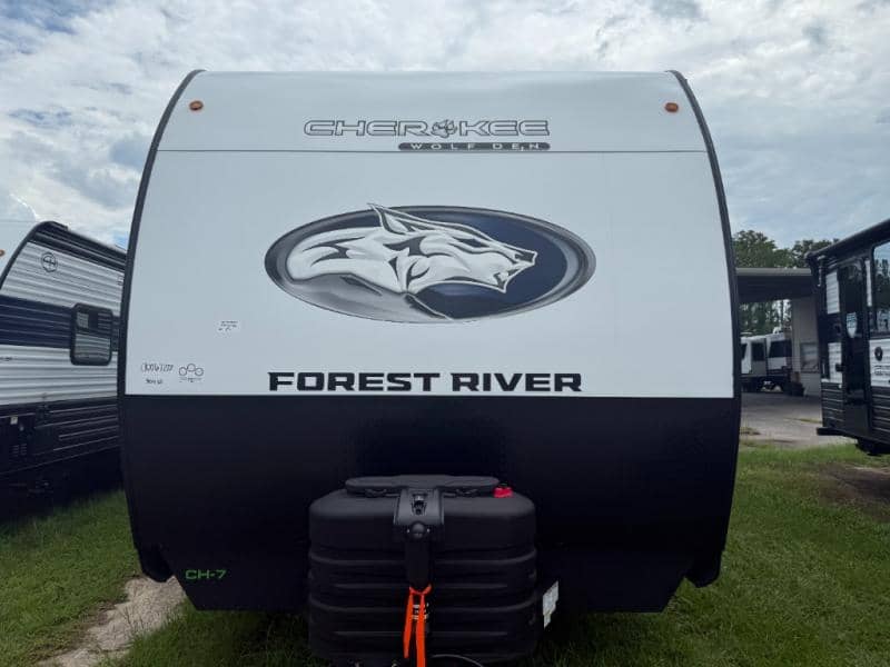 2026 Forest River 2026 Forest River Cherokee Wolf Den - thumbnail 3