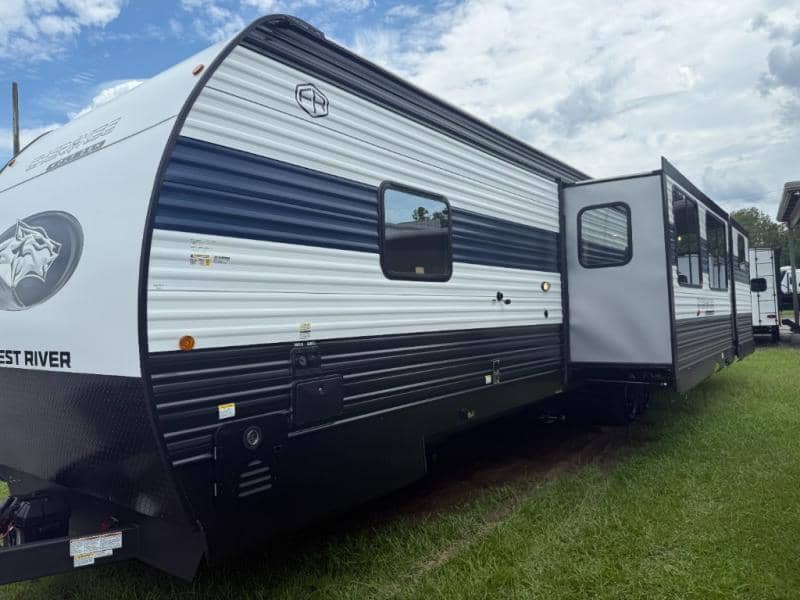 2026 Forest River 2026 Forest River Cherokee Wolf Den - thumbnail 4