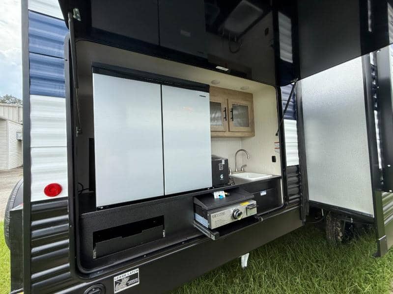 2026 Forest River 2026 Forest River Cherokee Wolf Den - thumbnail 5