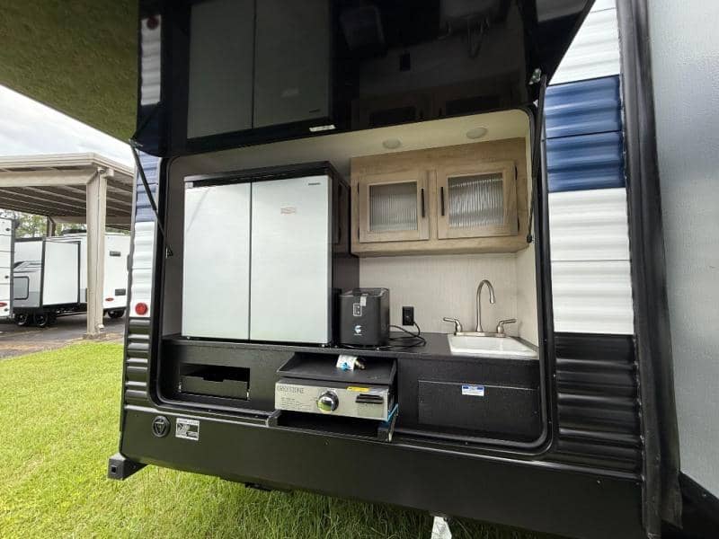 2026 Forest River 2026 Forest River Cherokee Wolf Den - thumbnail 6