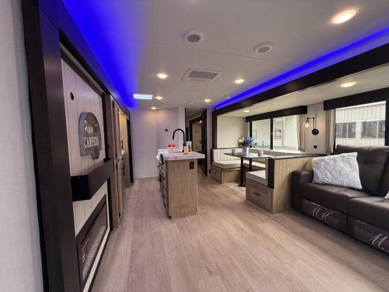 2026 Forest River 2026 Forest River Cherokee Wolf Den - thumbnail 8