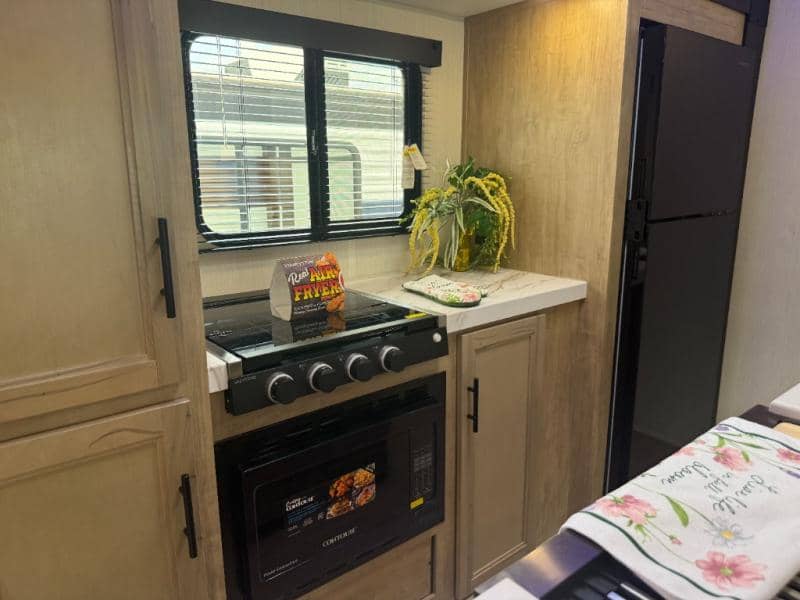 2026 Forest River 2026 Forest River Cherokee Wolf Den - thumbnail 11