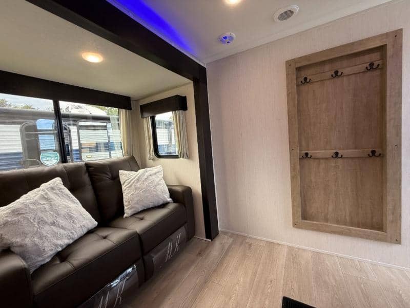 2026 Forest River 2026 Forest River Cherokee Wolf Den - thumbnail 19