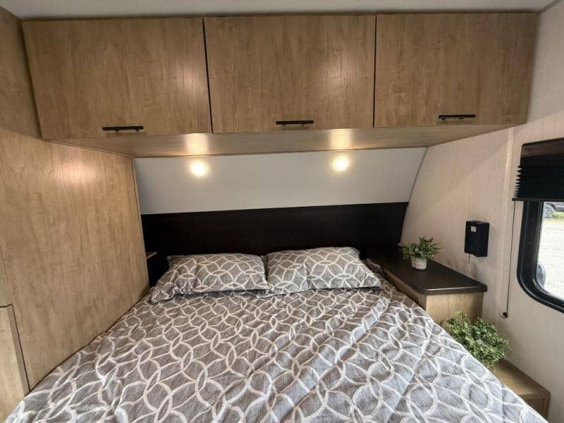 2026 Forest River 2026 Forest River Cherokee Wolf Den - thumbnail 33