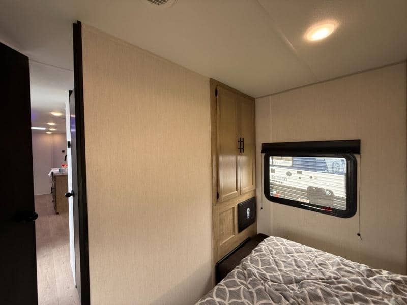 2026 Forest River 2026 Forest River Cherokee Wolf Den - thumbnail 34