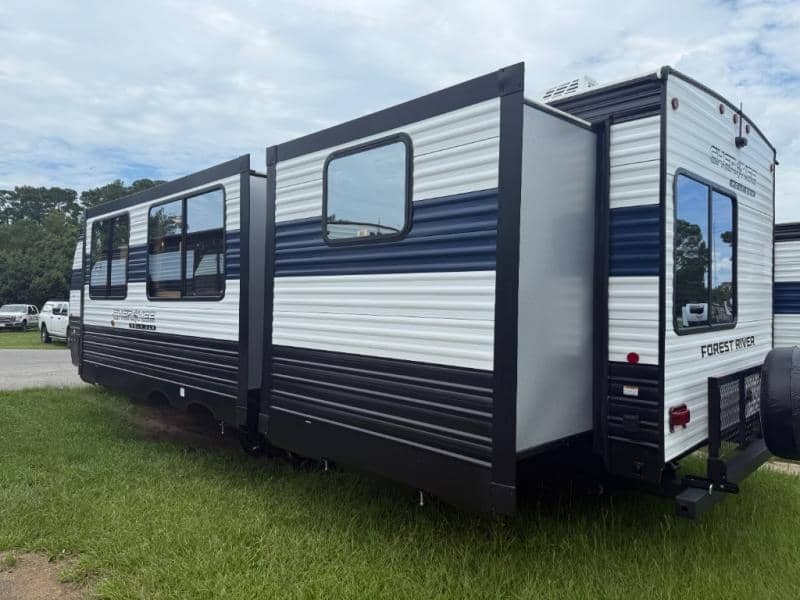 2026 Forest River 2026 Forest River Cherokee Wolf Den - thumbnail 35