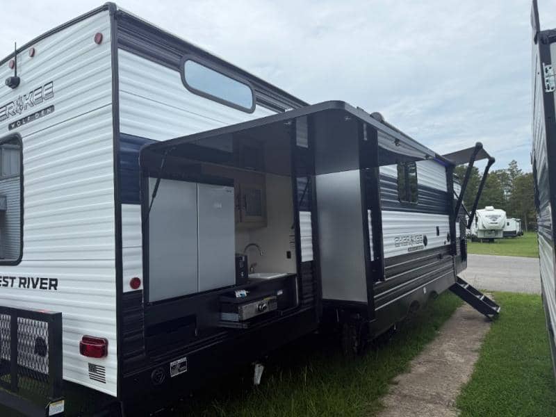 2026 Forest River 2026 Forest River Cherokee Wolf Den - thumbnail 38