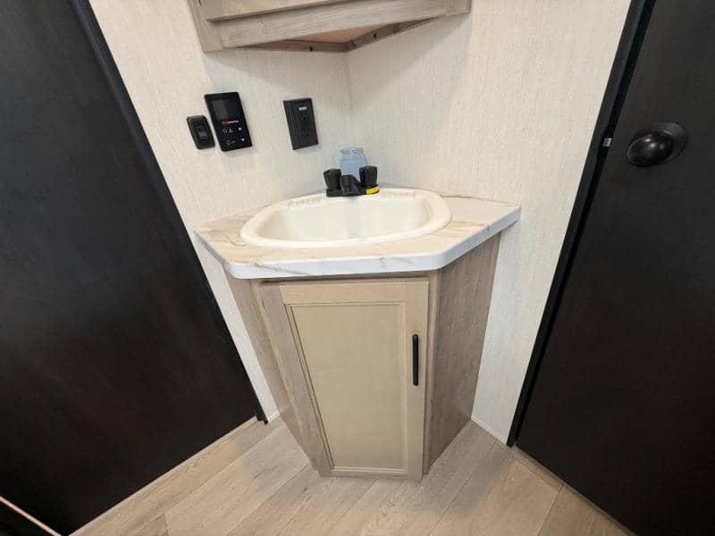 2026 Forest River 2026 Forest River Cherokee Grey Wolf - thumbnail 30