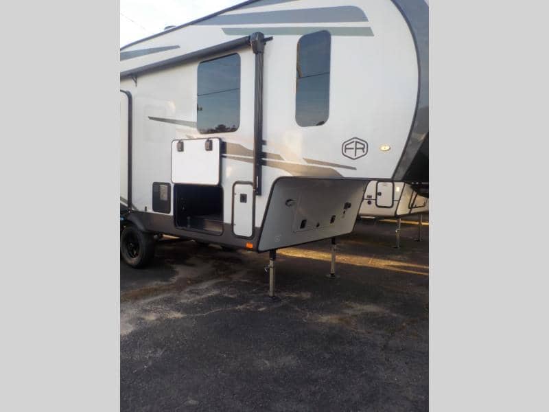 2025 Forest River 2025 Forest River Flagstaff Classic - thumbnail 1