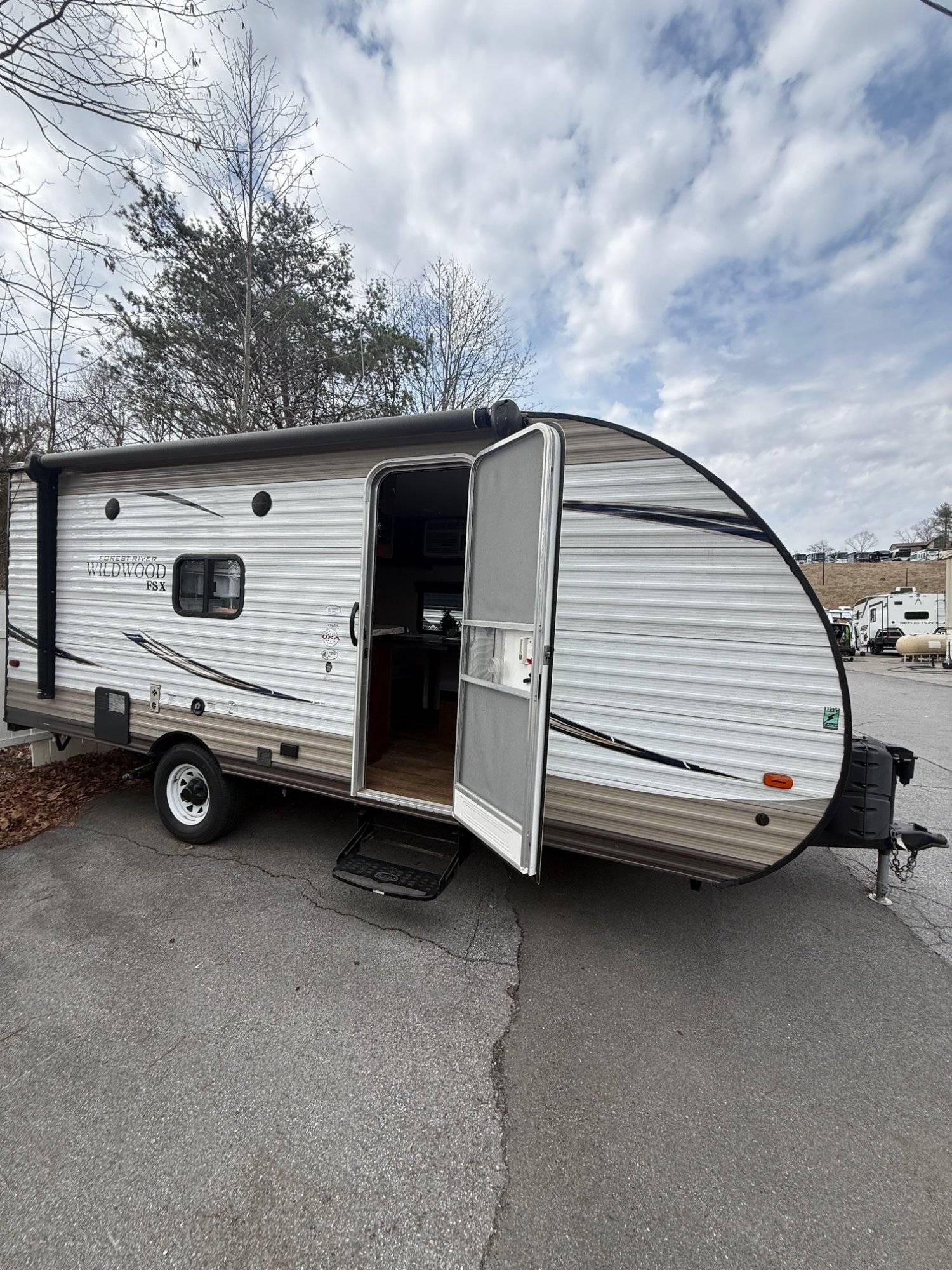 2017 Forest River 2017 Forest River Wildwood FSX - thumbnail 4