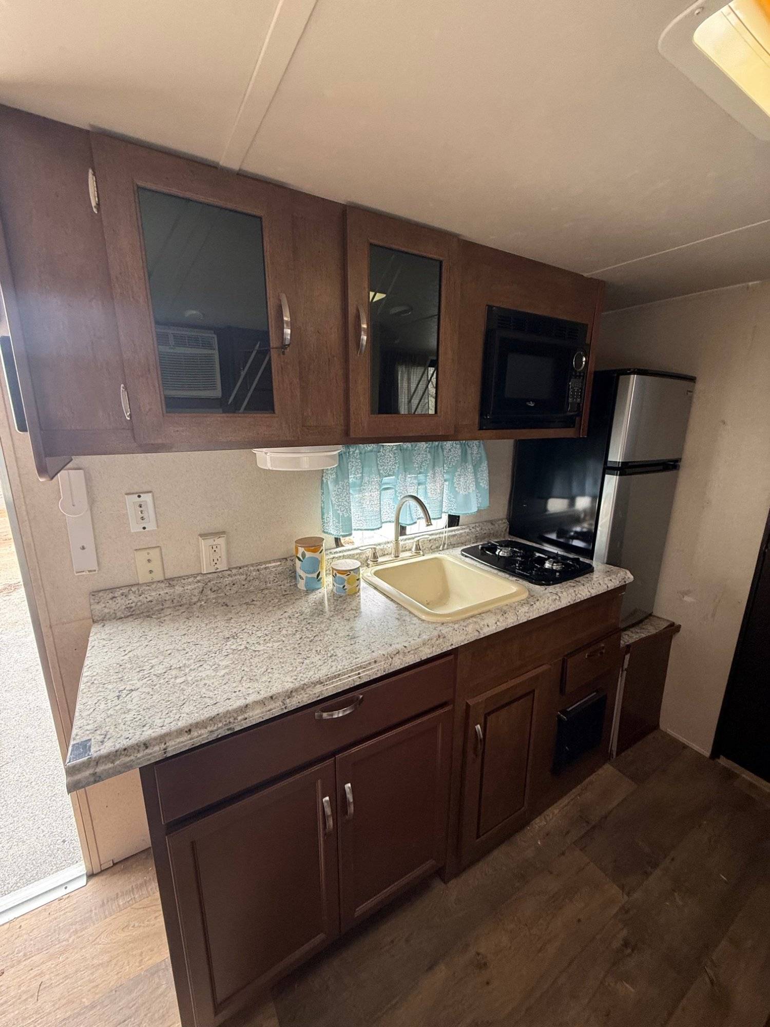 2017 Forest River 2017 Forest River Wildwood FSX - thumbnail 16