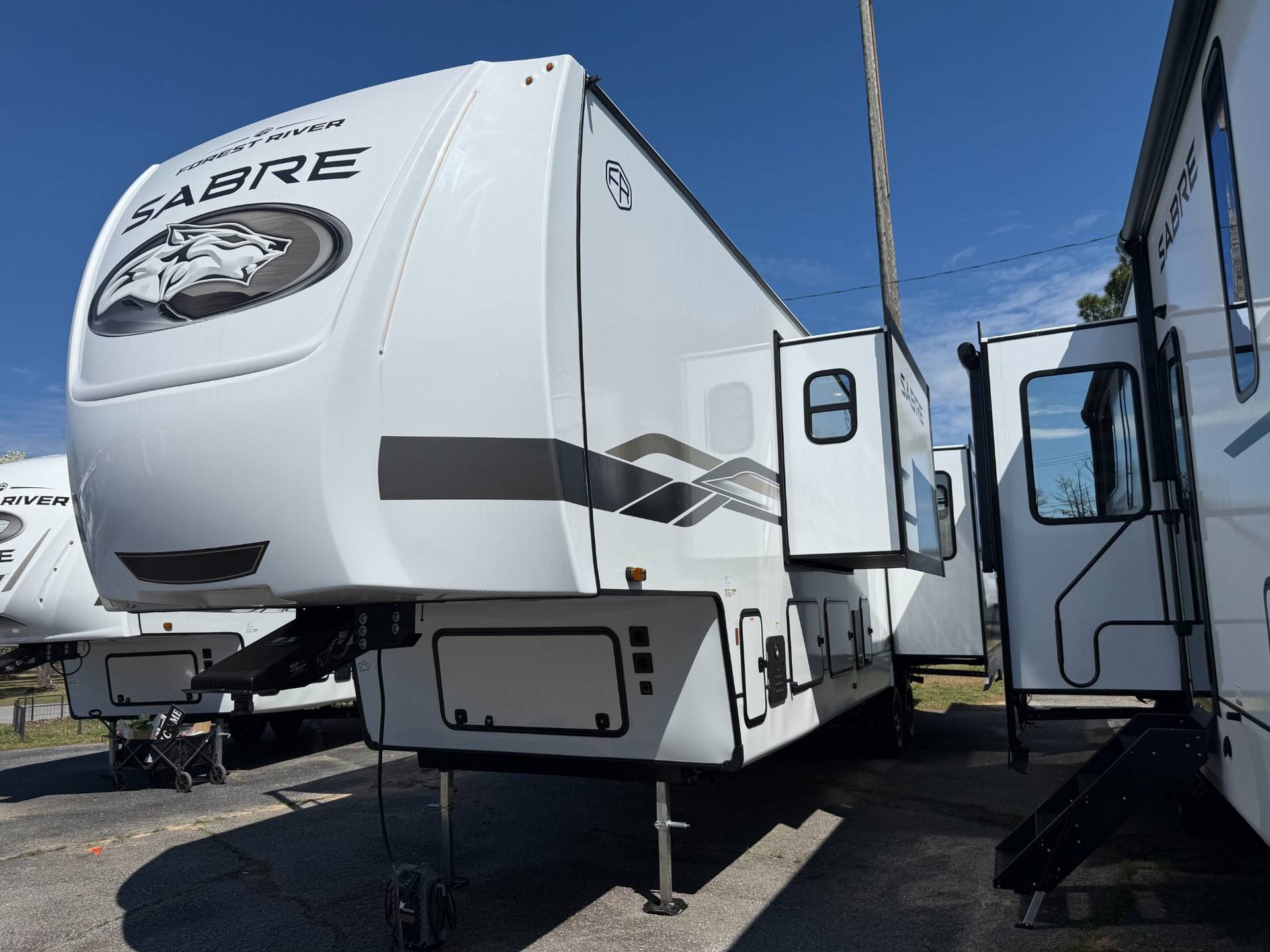 2026 Forest River 2026 Forest River Sabre - thumbnail 4