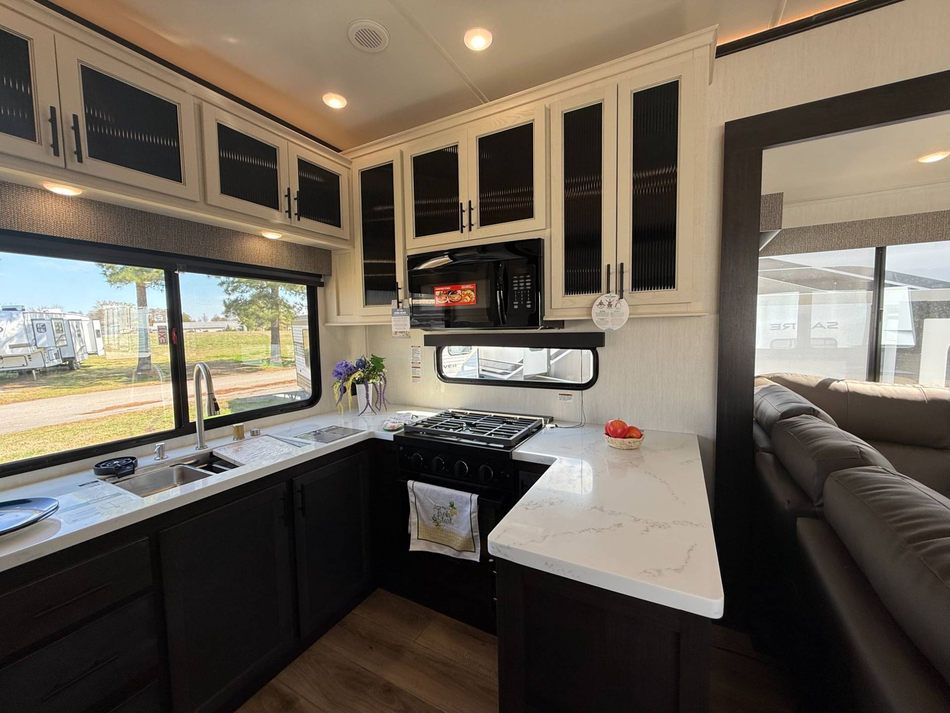 2026 Forest River 2026 Forest River Sabre - thumbnail 7