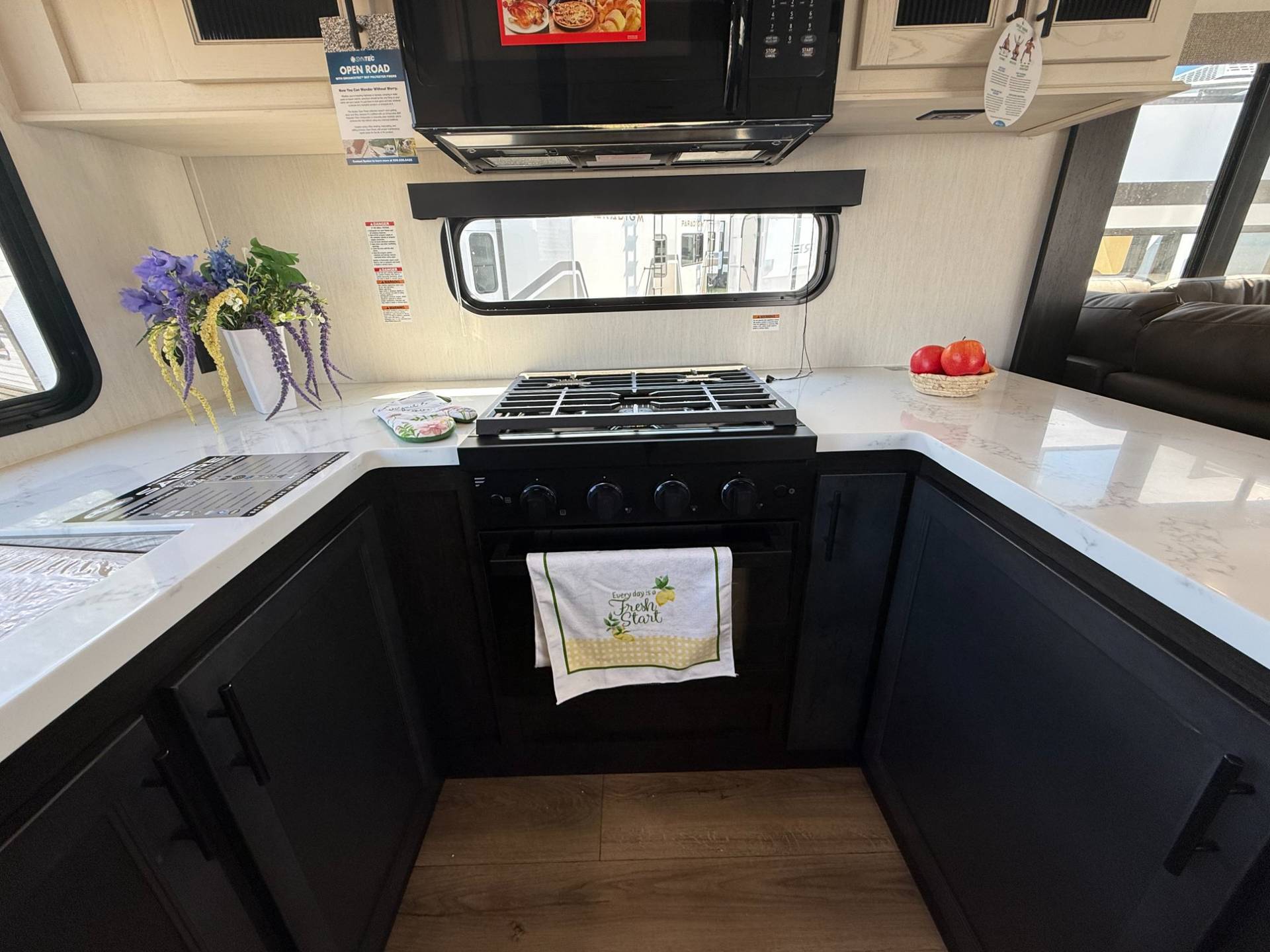 2026 Forest River 2026 Forest River Sabre - thumbnail 9