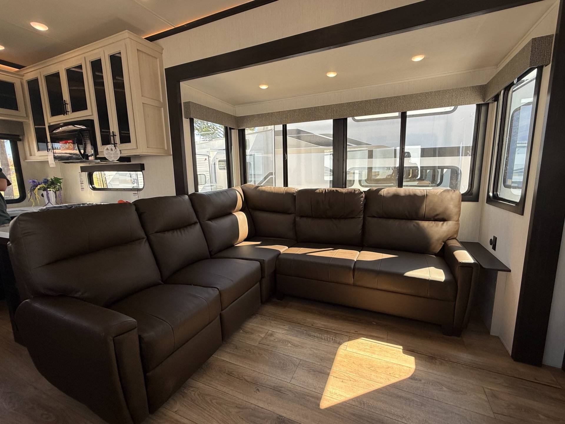 2026 Forest River 2026 Forest River Sabre - thumbnail 18