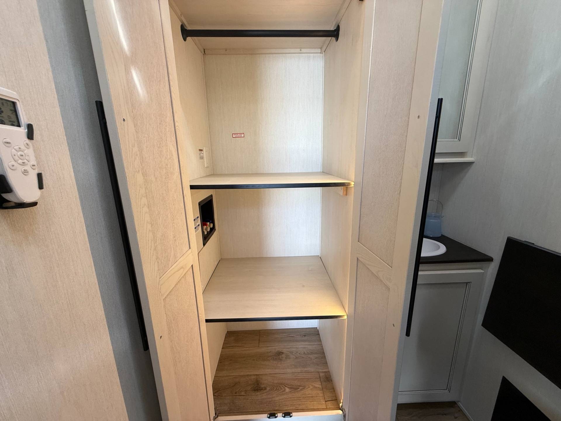 2026 Forest River 2026 Forest River Sabre - thumbnail 22