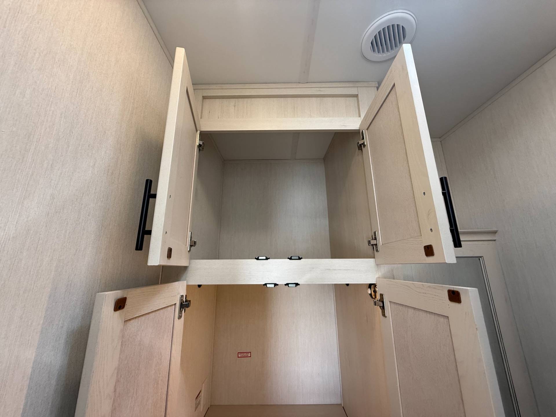 2026 Forest River 2026 Forest River Sabre - thumbnail 23