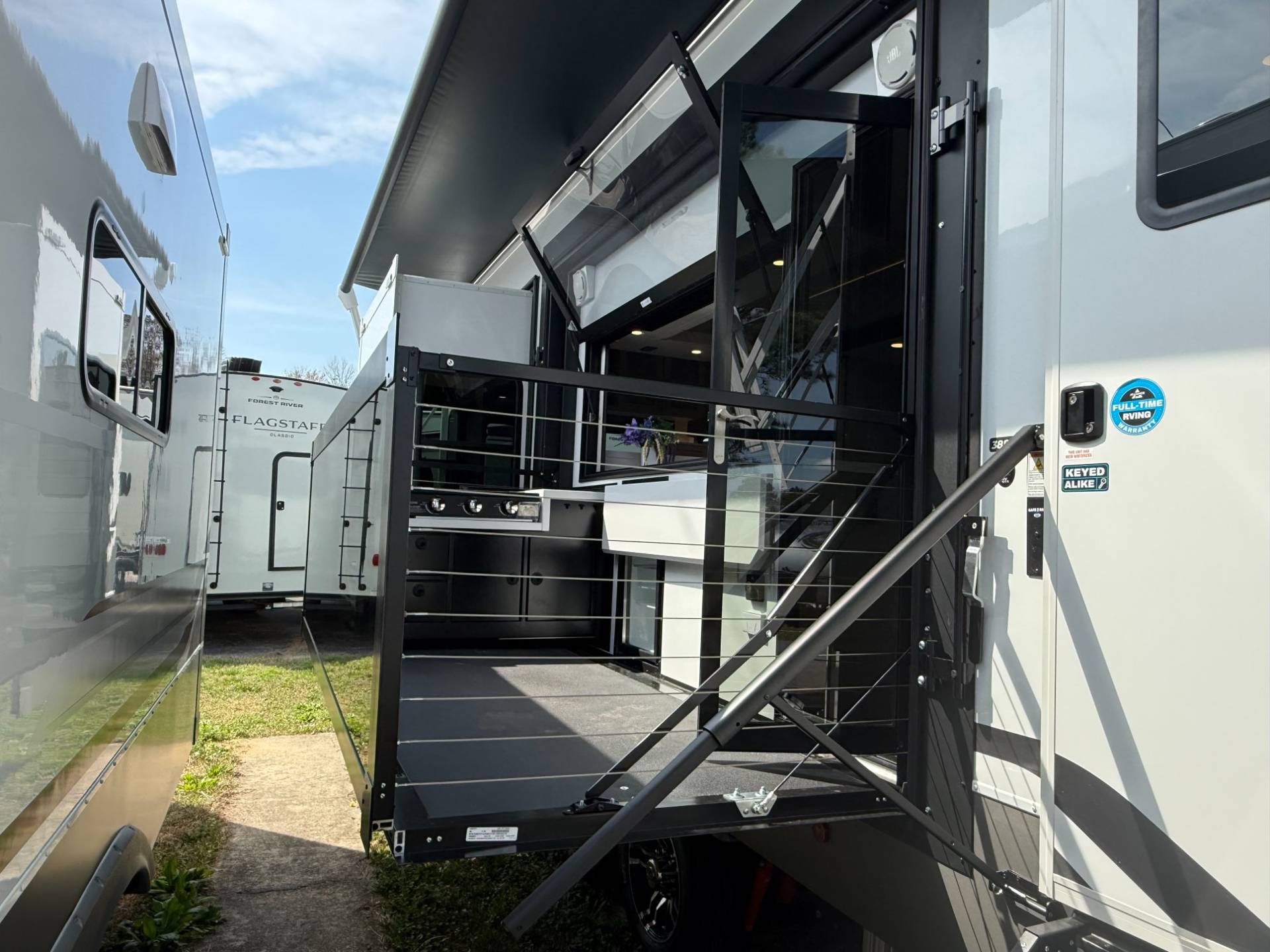 2026 Alliance RV 2026 Alliance RV Paradigm - thumbnail 5