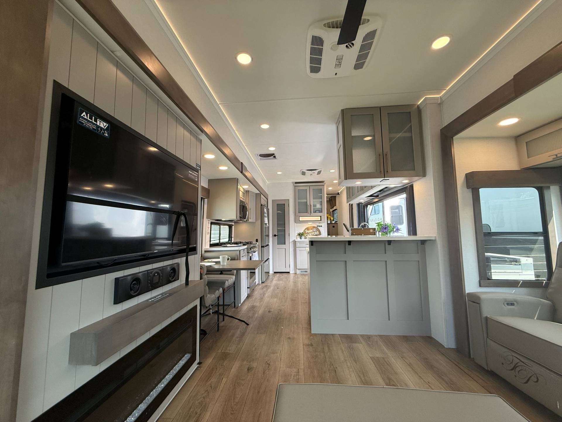 2026 Alliance RV 2026 Alliance RV Paradigm - thumbnail 7