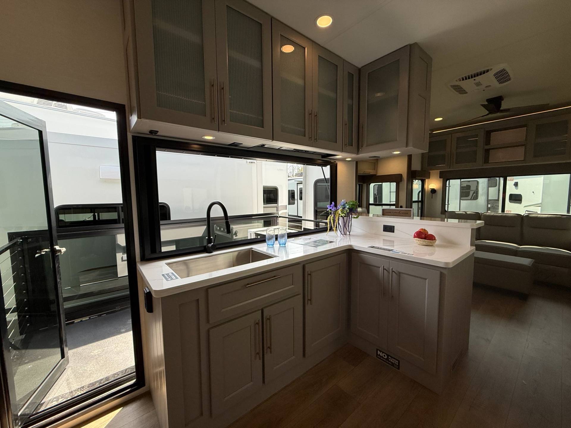 2026 Alliance RV 2026 Alliance RV Paradigm - thumbnail 13