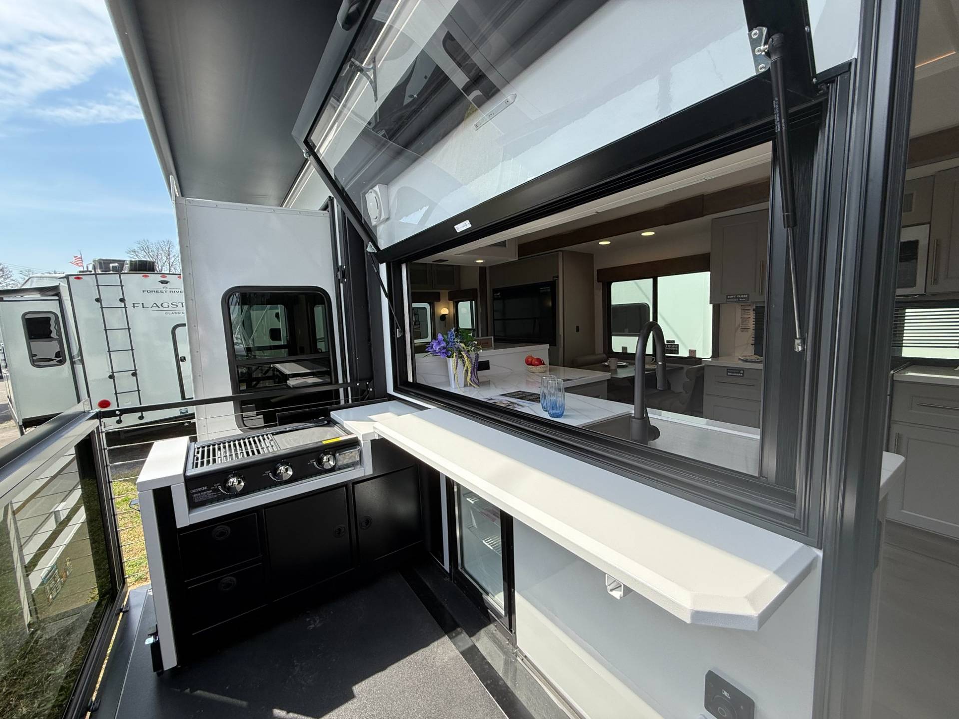 2026 Alliance RV 2026 Alliance RV Paradigm - thumbnail 17