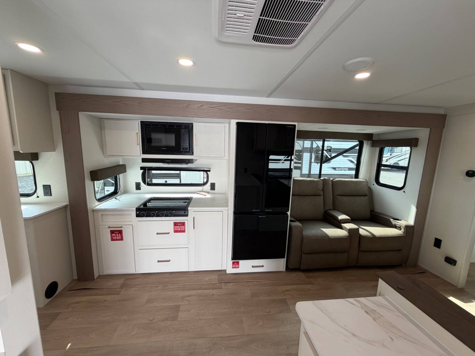 2026 Grand Design 2026 Grand Design Transcend - thumbnail 8