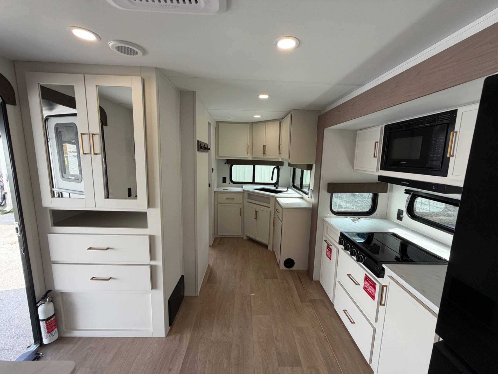 2026 Grand Design 2026 Grand Design Transcend - thumbnail 9