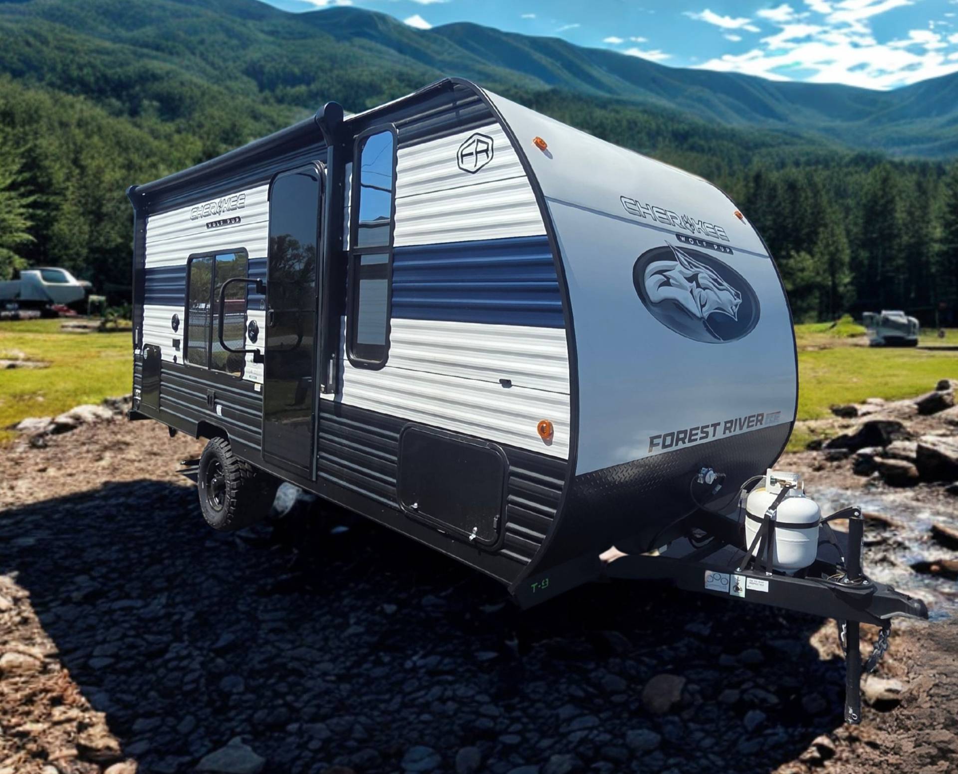 2025 Forest River 2025 Forest River Cherokee Wolf Pup - thumbnail 1